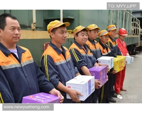 深足球星为一线工人发放高温津贴助力炎热夏季工作环境改善 深足球星为一线工人发放高温津贴助力炎热夏季工作环境改善